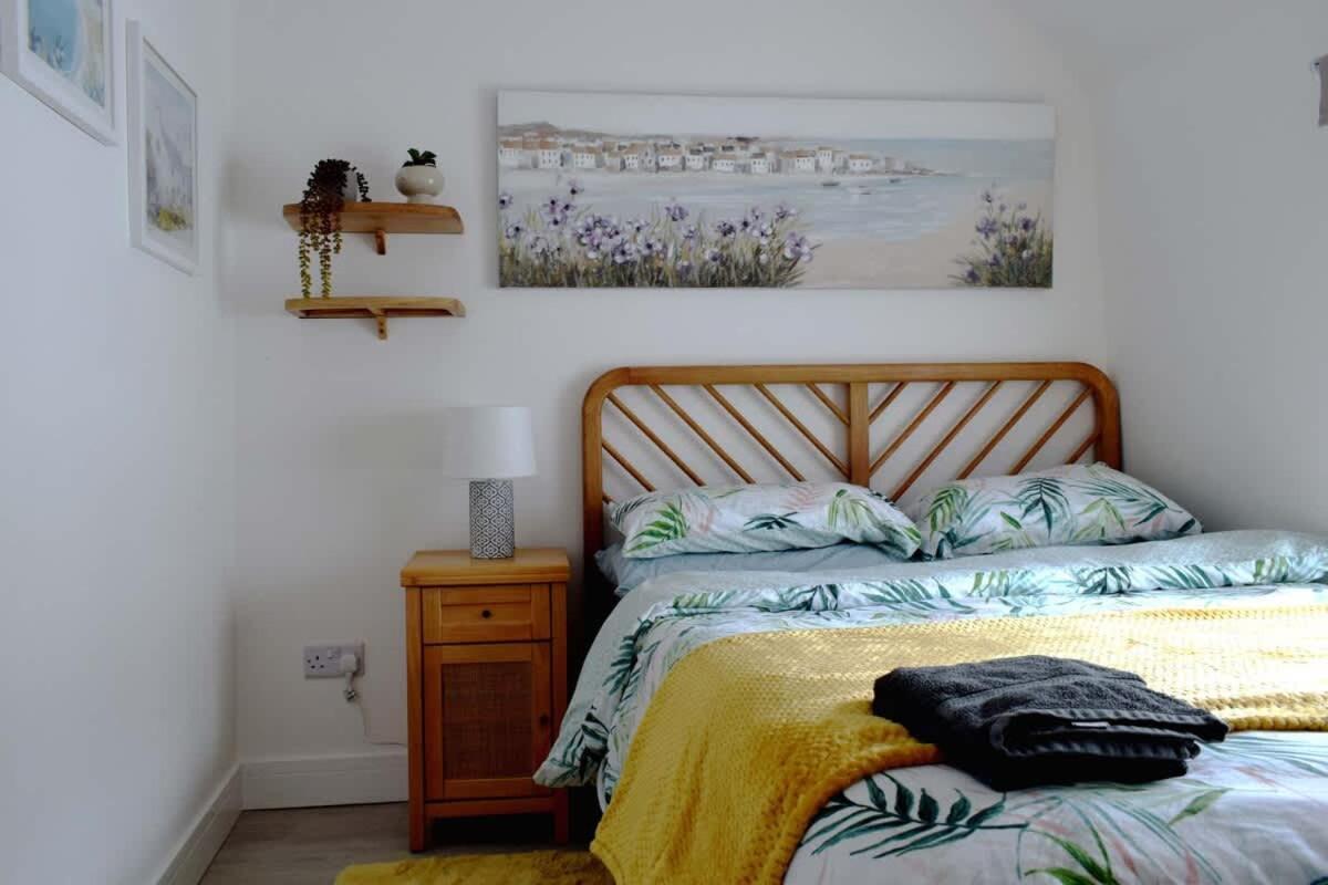 Breathtaking High Street Townhouse With Stunning Sea Views At 'The Old Fishermans Townhouse' 팰머스 외부 사진