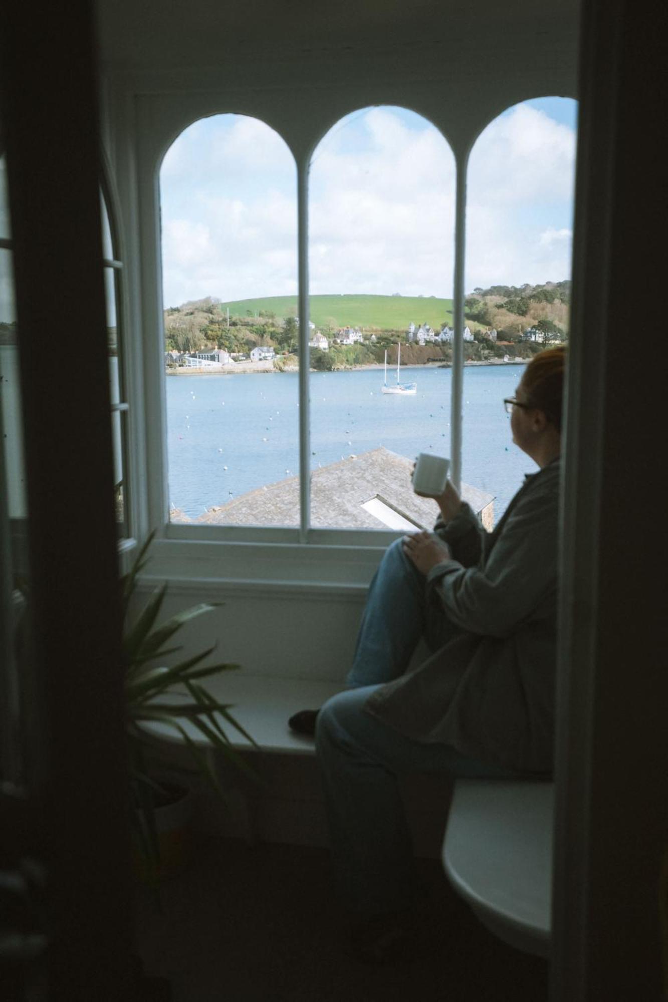 Breathtaking High Street Townhouse With Stunning Sea Views At 'The Old Fishermans Townhouse' 팰머스 외부 사진