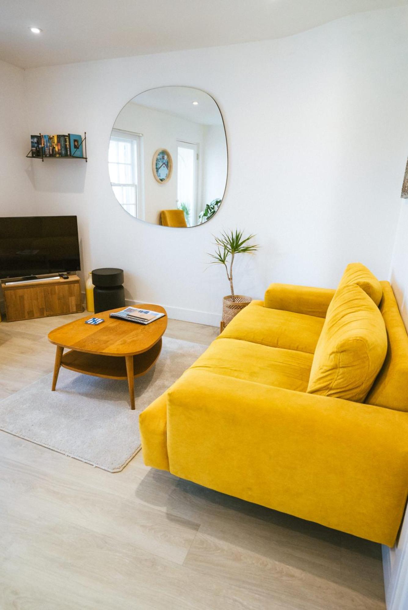 Breathtaking High Street Townhouse With Stunning Sea Views At 'The Old Fishermans Townhouse' 팰머스 외부 사진