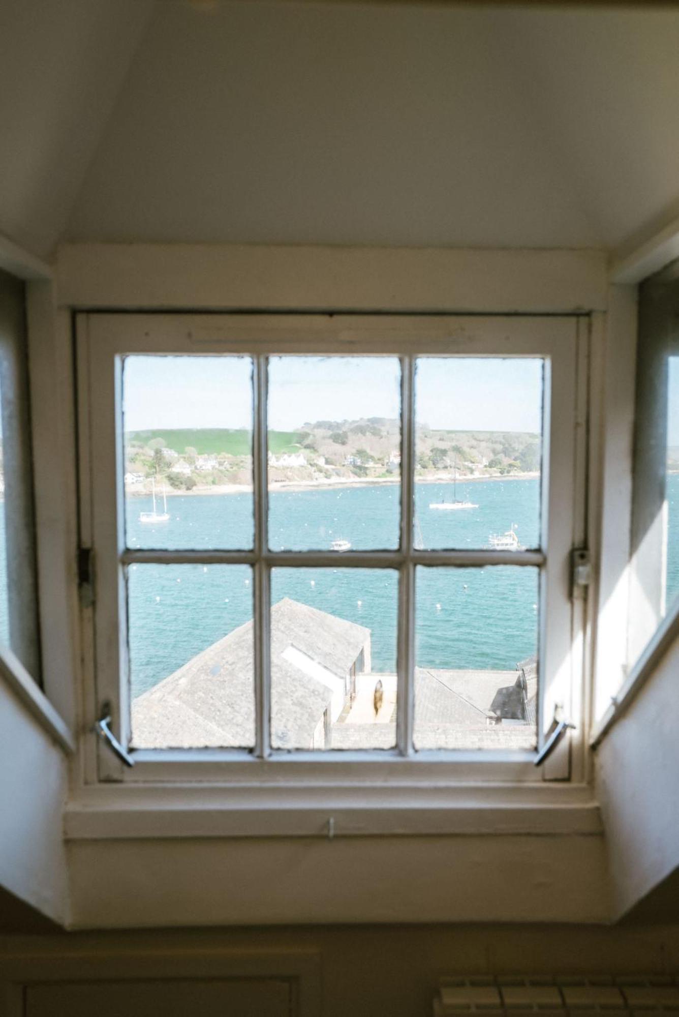 Breathtaking High Street Townhouse With Stunning Sea Views At 'The Old Fishermans Townhouse' 팰머스 외부 사진